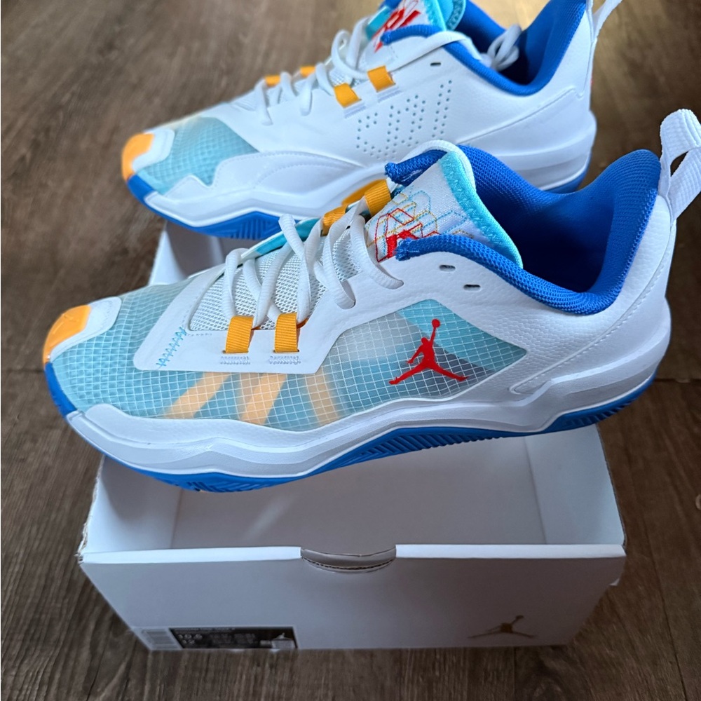 Men jordan White and Blue Athletic Shoes